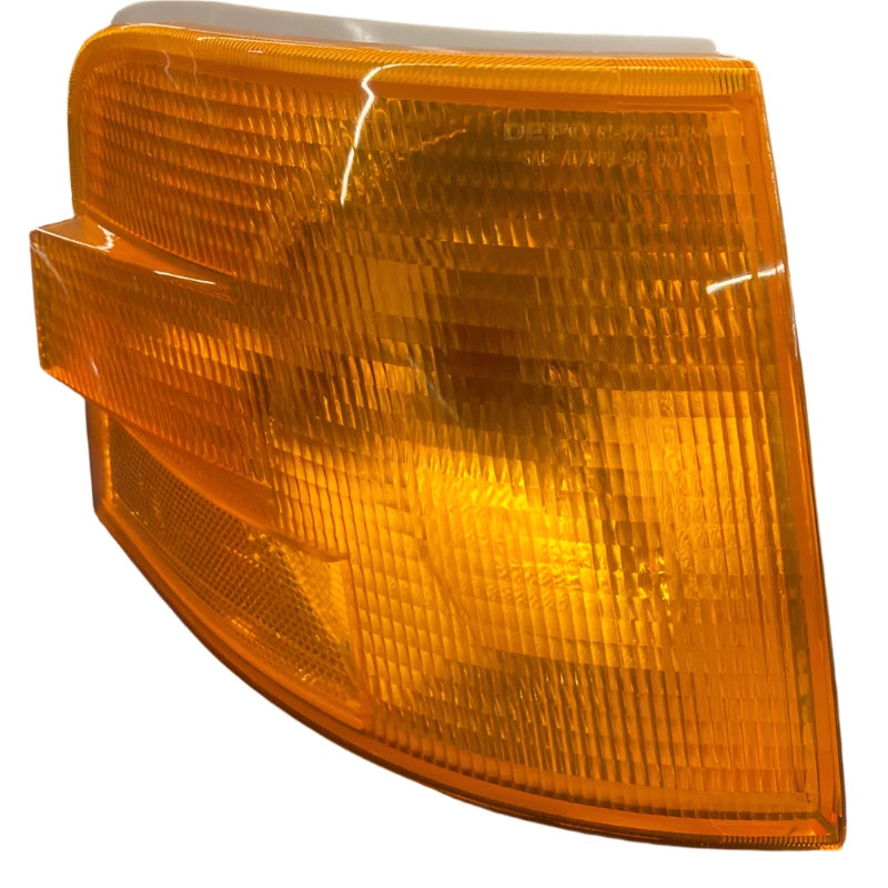 Turn Signal Lamp RH Volvo - 564.96024